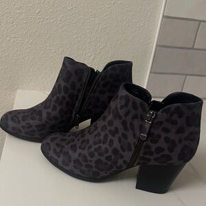 Stylish Leopard Print Ankle Boots size 7